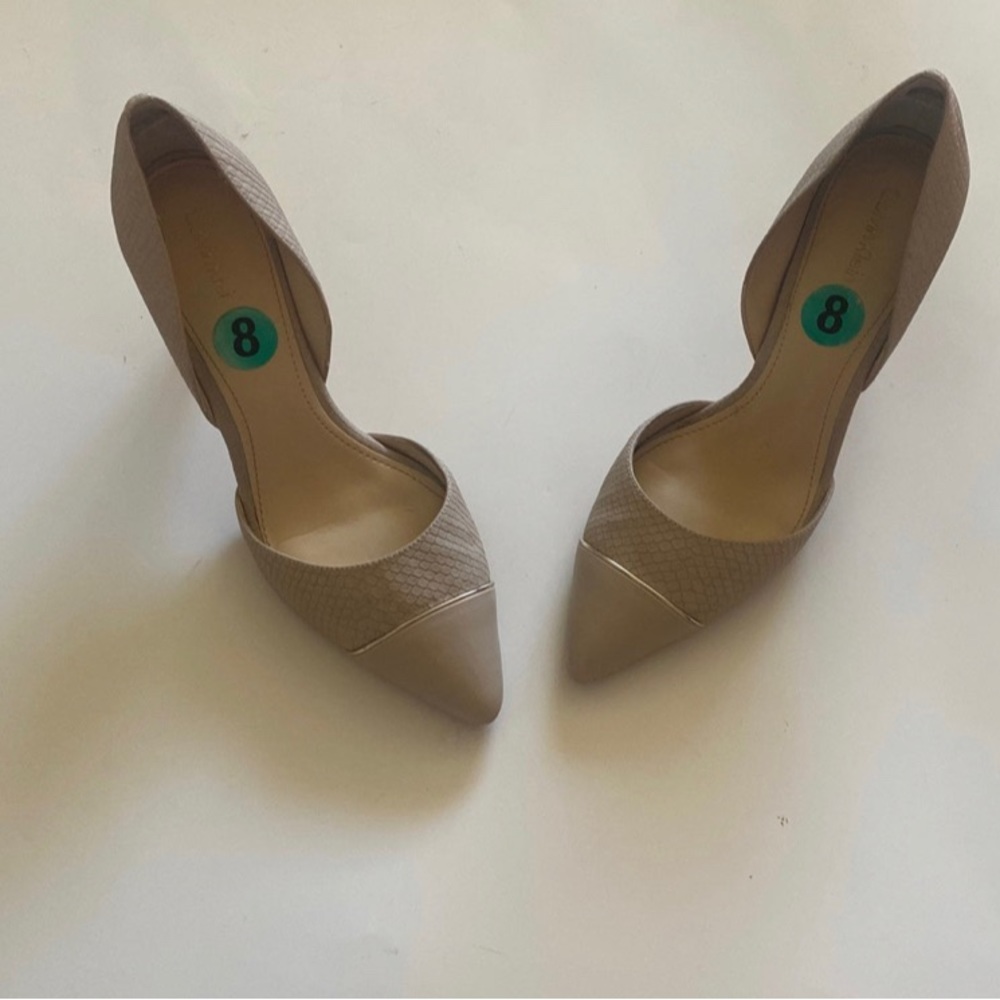 Calvin Klein heel pump. Size38. Beige color.